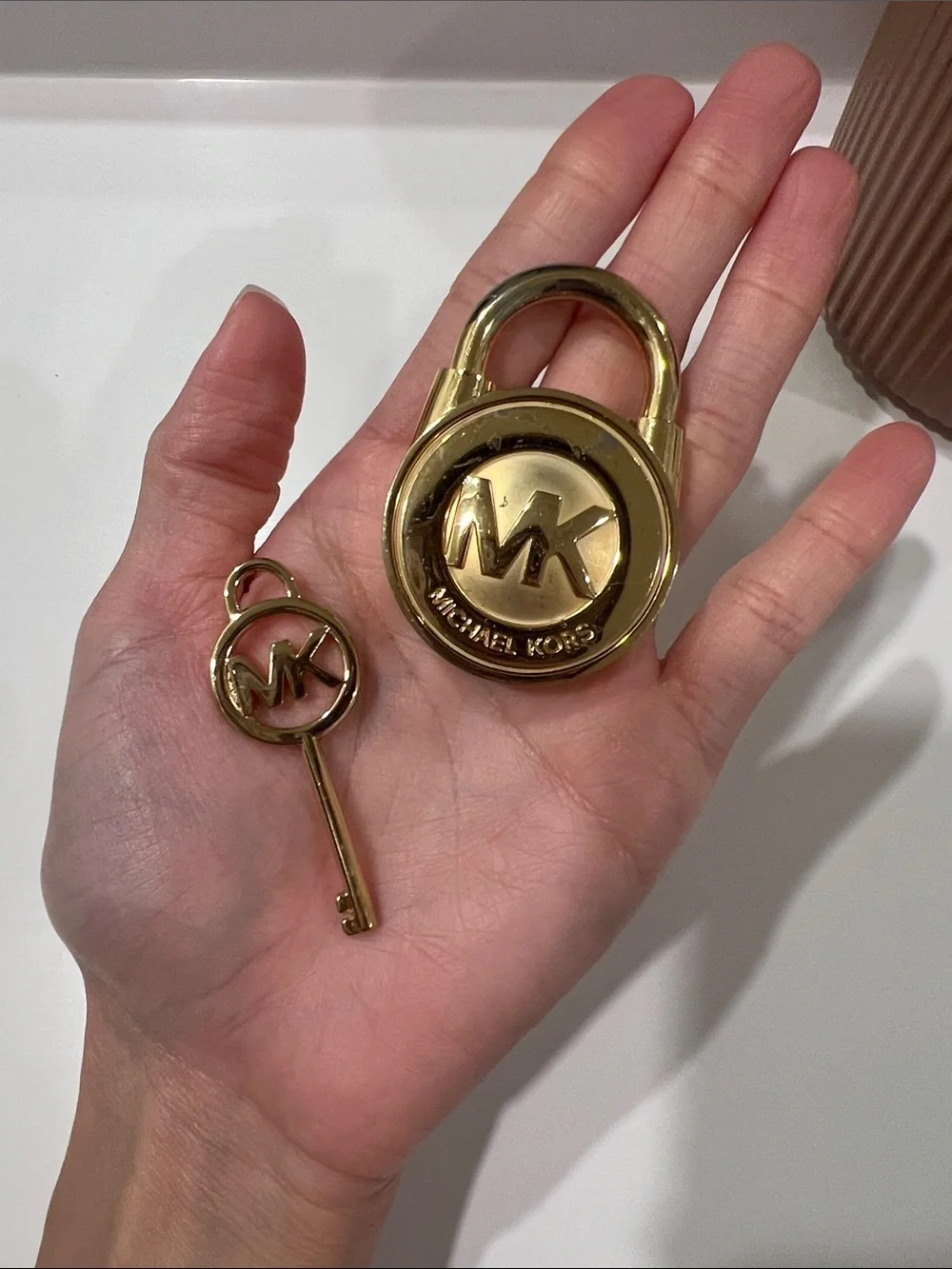 💛Michael Kors lock & key💛